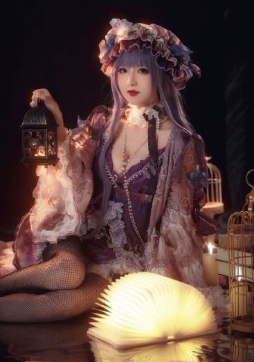 赤裸红唇
