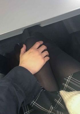 年轻的妻子在线