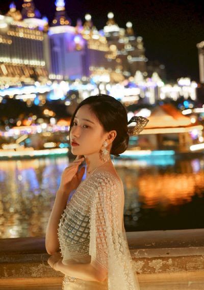 年轻的女教师3