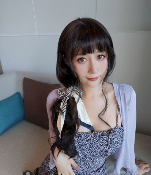厨房掀起老师裙子挺进去视频